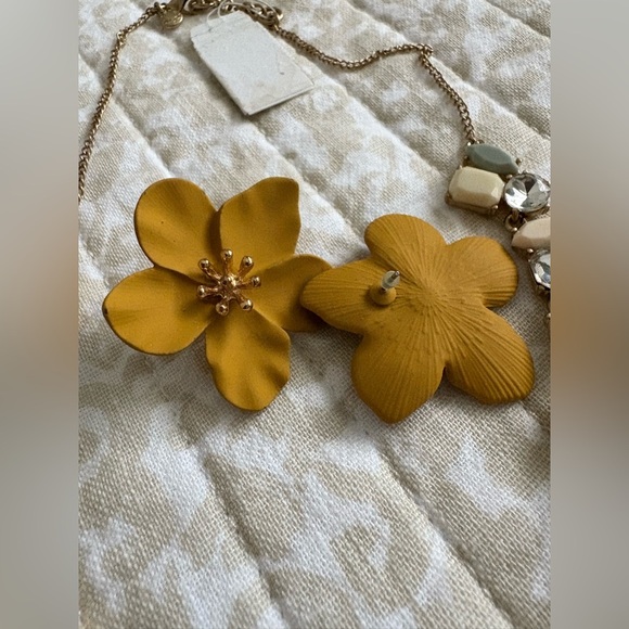 J. Crew Pastel Brulee Mixed Crystal Stone Petal Cluster Necklace - Picture 7 of 12